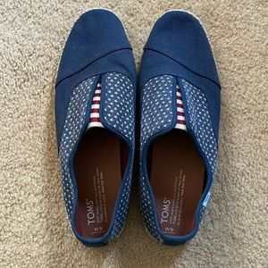 NEVER WORN Toms espadrilles
